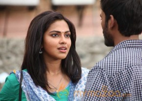 Velai Illa Pattadhari Movie Stills photo 11