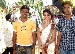 Vijay Velayutham  Location Stills photo 16