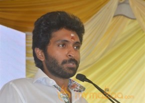 Vikram Prabhu New Movie Launch Stills photo 19