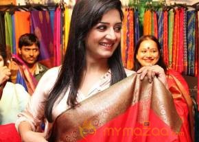 Vimala Raman At Trendz Life Style Expo2014 photo 16
