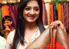 Vimala Raman At Trendz Life Style Expo2014 photo 70