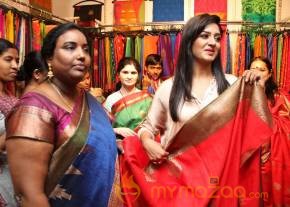 Vimala Raman At Trendz Life Style Expo2014 photo 44
