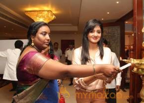 Vimala Raman At Trendz Life Style Expo2014 photo 33