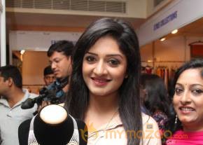 Vimala Raman At Trendz Life Style Expo2014 photo 30