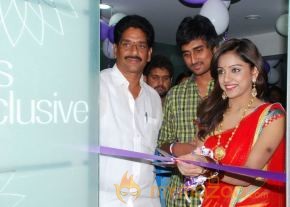 Vithika Sheru At Naturals Salon Launch photo 9