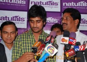 Vithika Sheru At Naturals Salon Launch photo 24