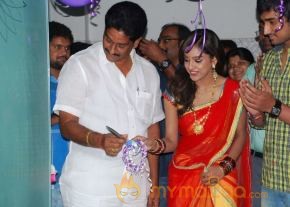 Vithika Sheru At Naturals Salon Launch photo 15