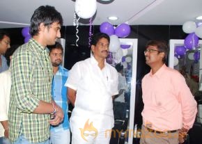 Vithika Sheru At Naturals Salon Launch photo 7