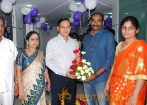 Vithika Sheru At Naturals Salon Launch photo 25