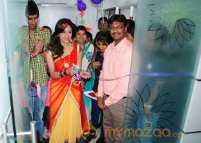 Vithika Sheru At Naturals Salon Launch photo 10