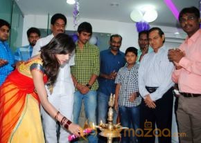 Vithika Sheru At Naturals Salon Launch photo 4