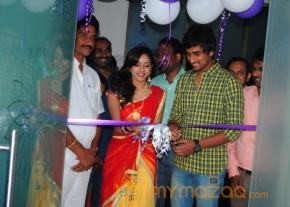 Vithika Sheru At Naturals Salon Launch photo 28