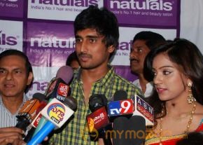 Vithika Sheru At Naturals Salon Launch photo 29