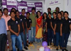 Vithika Sheru At Naturals Salon Launch photo 6