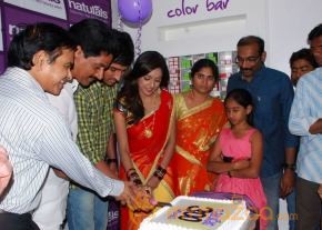 Vithika Sheru At Naturals Salon Launch photo 12
