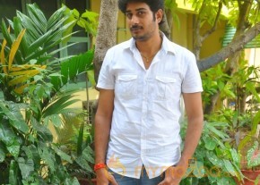Yan Kadhal Puthithu Movie Interview Stills photo 9