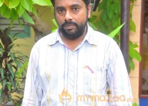 Yan Kadhal Puthithu Movie Interview Stills photo 37