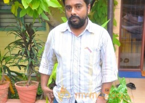Yan Kadhal Puthithu Movie Interview Stills photo 19