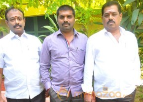 Yan Kadhal Puthithu Movie Interview Stills photo 24