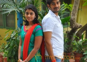 Yan Kadhal Puthithu Movie Interview Stills photo 38