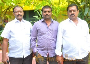 Yan Kadhal Puthithu Movie Interview Stills photo 3