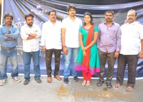 Yan Kadhal Puthithu Movie Interview Stills photo 34