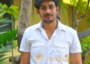 Yan Kadhal Puthithu Movie Interview Stills photo 14