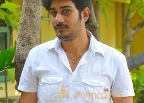 Yan Kadhal Puthithu Movie Interview Stills photo 20