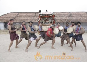 Aadi Tamil Movie Stills photo 20