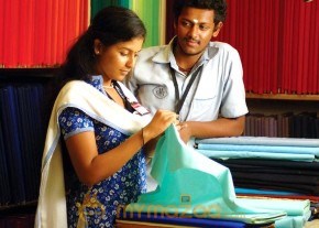 Angadi Theru movie stills photo 9