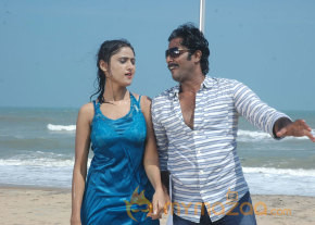 En Oviya Movie Stills 