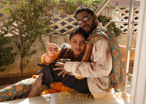 En Oviya Movie Stills photo 8