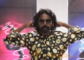 Enakku Veru Engum Kilaigal Kidaiyathu Movie Stills photo 24