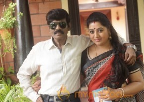 Enakku Veru Engum Kilaigal Kidaiyathu Movie Stills photo 30