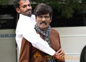 Enakku Veru Engum Kilaigal Kidaiyathu Movie Stills photo 8