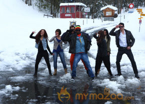  Endrendrum Punnagai Movie Stills  photo 27
