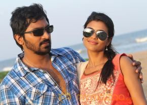 Hello Nan Peai Pesuren Movie Latest Stills photo 5