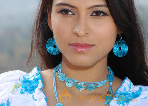 Ilamai Kadhal Movie Stills photo 14
