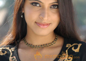 Ilamai Kadhal Movie Stills photo 9