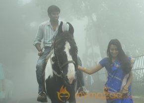 Kadhal Theeyai Kaiyil Edu Movie Stills  photo 43