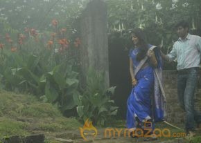 Kadhal Theeyai Kaiyil Edu Movie Stills 