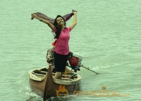 Kadhal Theeyai Kaiyil Edu Movie Stills  photo 44