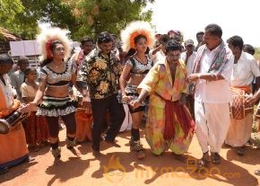 Kadhal Theeyai Kaiyil Edu Movie Stills  photo 14