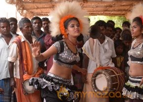 Kadhal Theeyai Kaiyil Edu Movie Stills  photo 8
