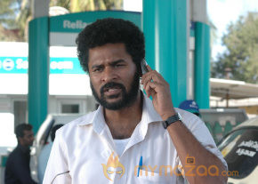 Kalavadiya Pozhuthugal Movie Stills photo 13