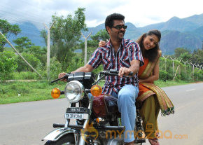 Kalavadiya Pozhuthugal Movie Stills photo 10