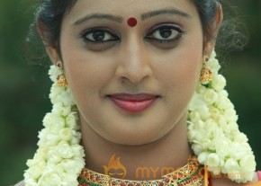 Kalyani Nair in Puthusa Naan Poranthen Movie Stills photo 13