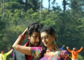 Kalyani Nair in Puthusa Naan Poranthen Movie Stills photo 19
