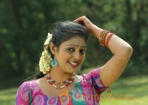 Kalyani Nair in Puthusa Naan Poranthen Movie Stills photo 18