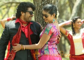 Kalyani Nair in Puthusa Naan Poranthen Movie Stills photo 2
